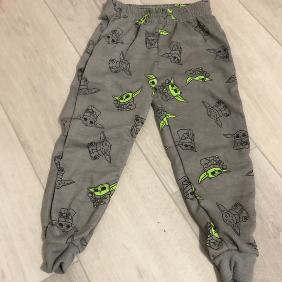 4T Star Wars , baby Yoda joggers / sweatpants pants - Picture 2 of 4